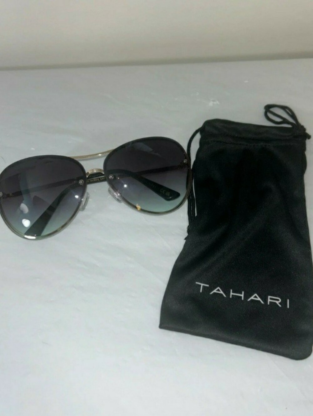 NWOT Women's TAHARI Gradient Grey Lenses Aviator Sunglasses With Soft Pouch